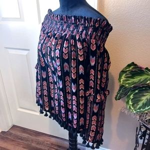 ⭐️NWT!  MISS ME OFF THE SHOULDER  TOP